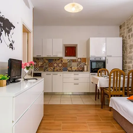 Terrace Borgoforte 트로기르